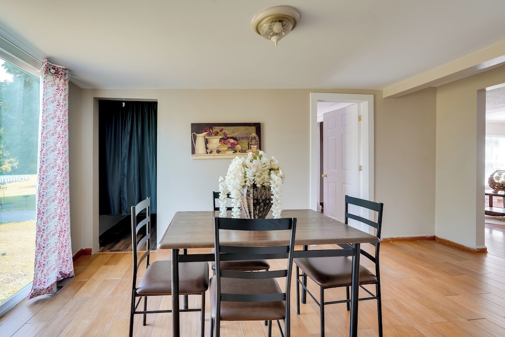 Charming & Convenient Home in Butler