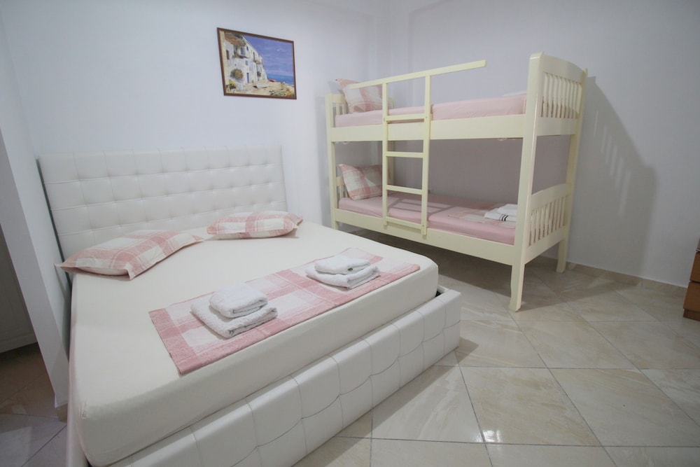 Andy Apartments