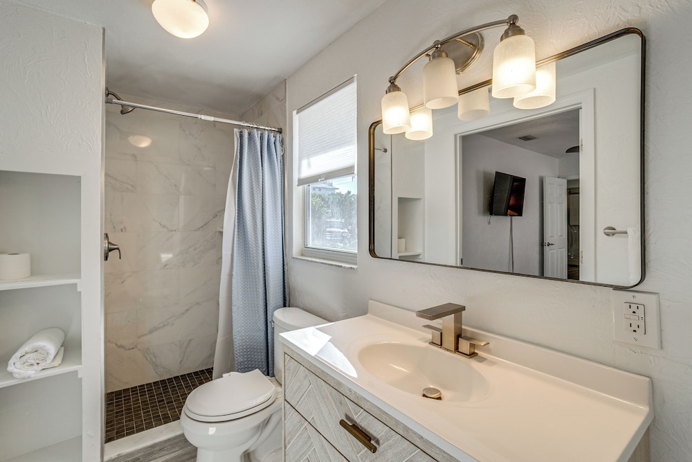 Unwind Poolside + Walk to Beach! Sarasota Retreat