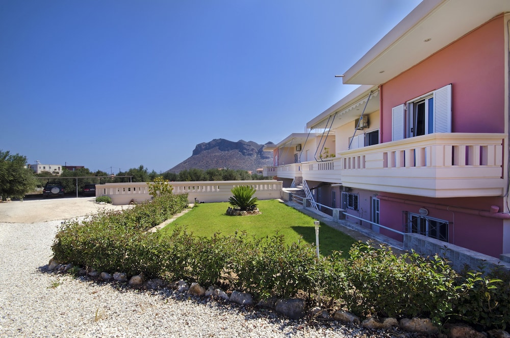 Skamagkas G. Apartments