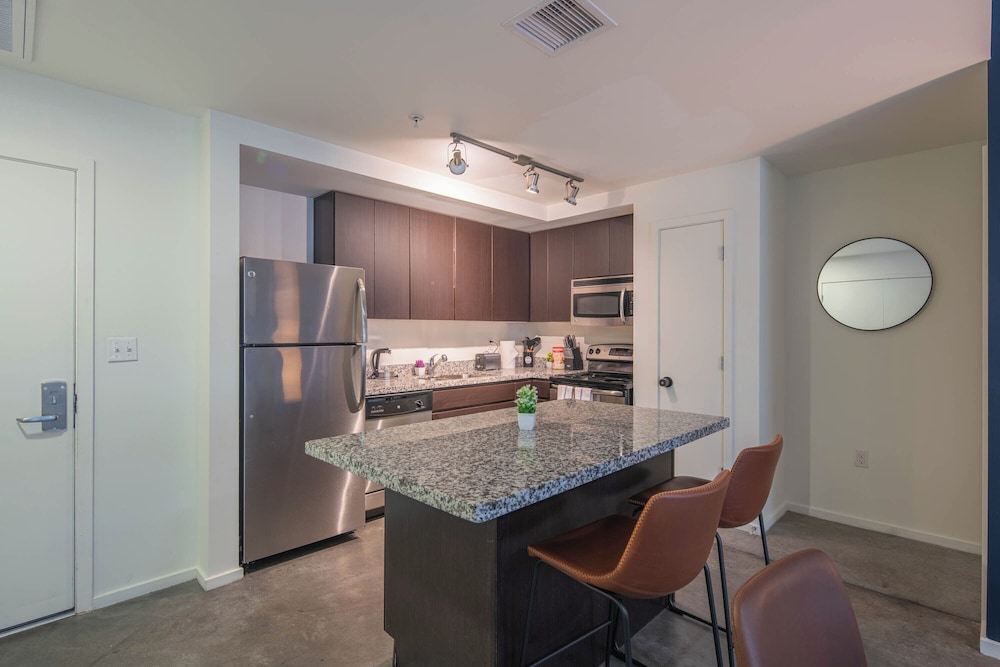 ROVE LIVING/KL - Roosevelt Point