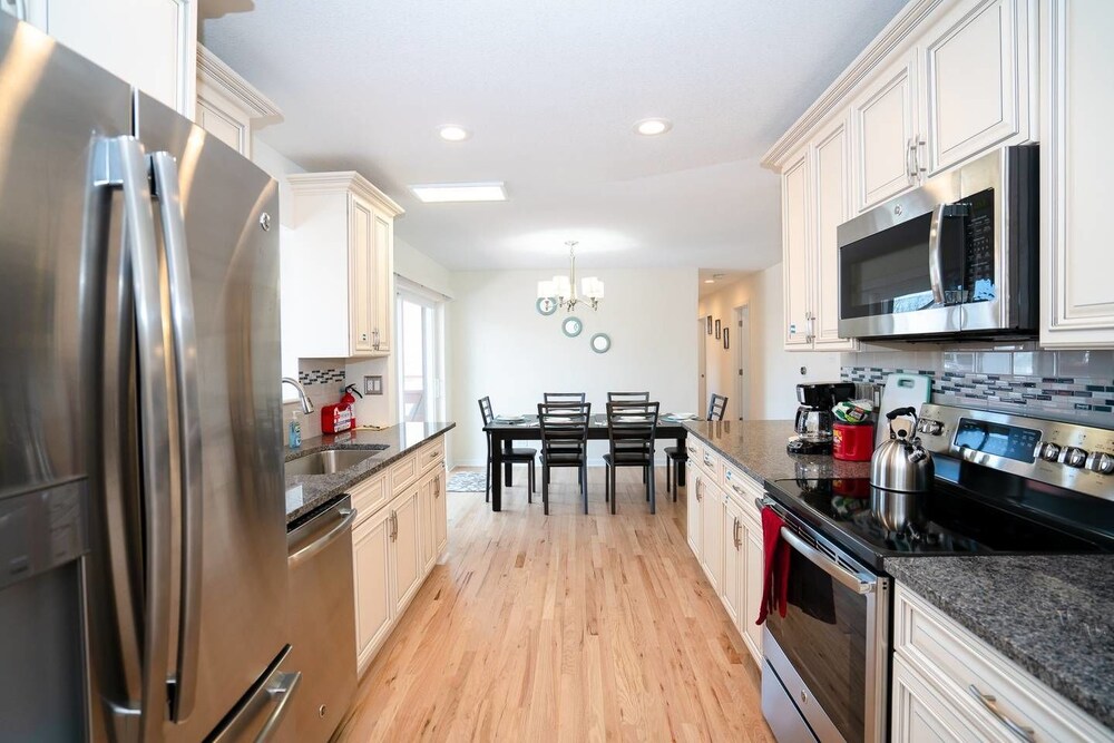 The Meadowlark Manor Spacious Backyard  Hot Tub - Property Image 15