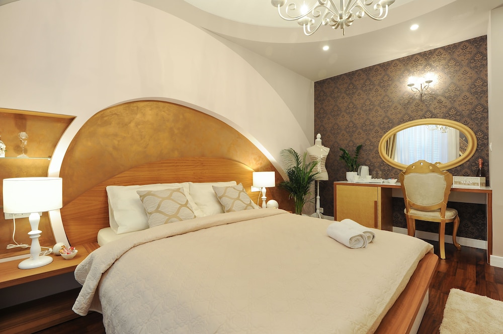 Doll's Hotel