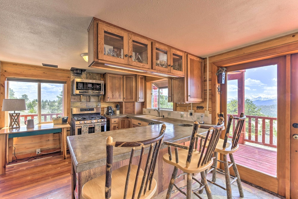 Secluded Cotopaxi Cabin w/ Panoramic Mtn Views