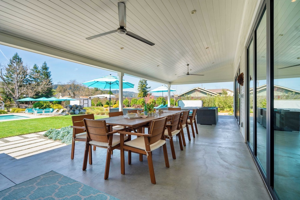 Luxe, Pool, Spa, Fire Pit, Game Room, Piano Sonoma Pool Retreat by Avantstay