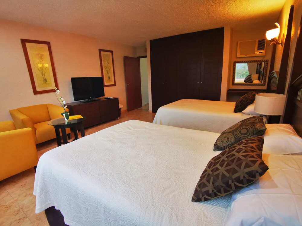 Brisas Beachfront Studios In Hotel Zone