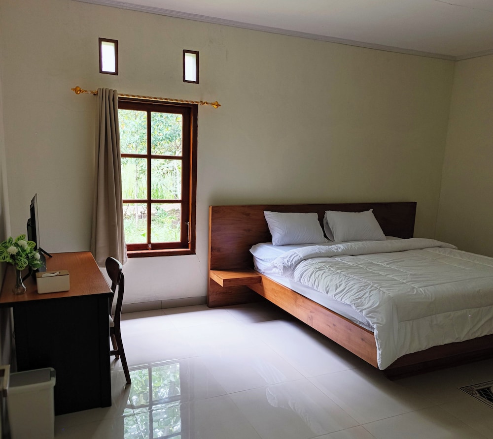 Amini Guest House