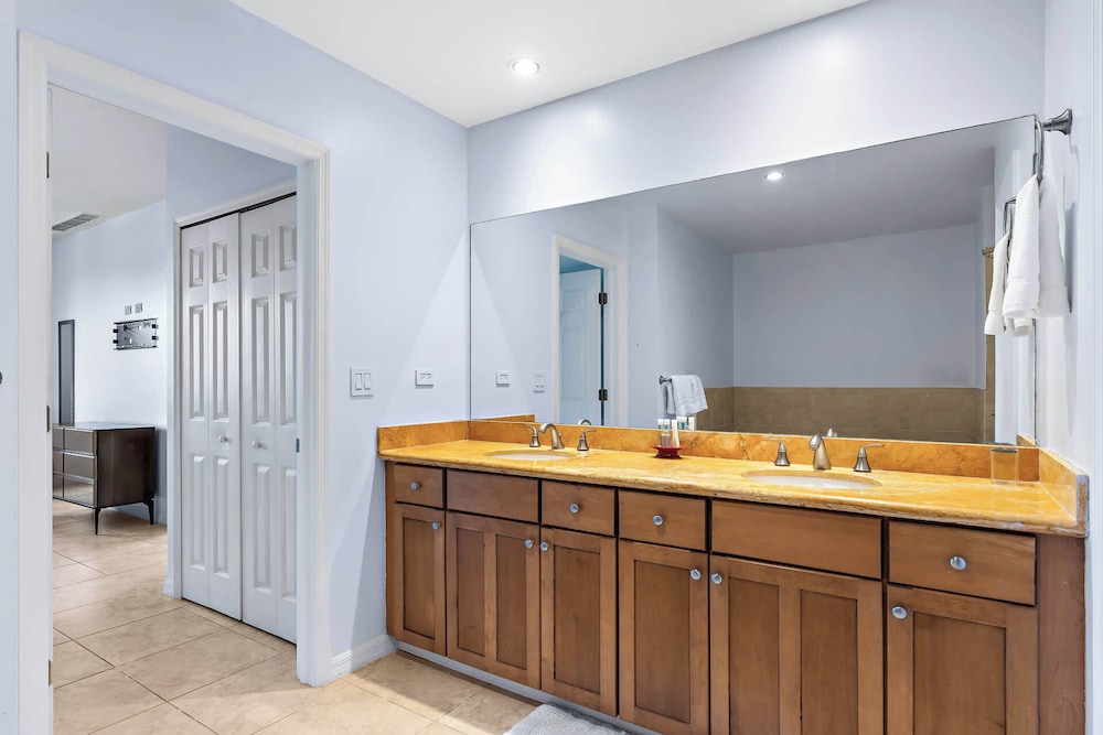 Coco Top-Floor 3-BD Ocean-View Unit at Pacifico By SPCR