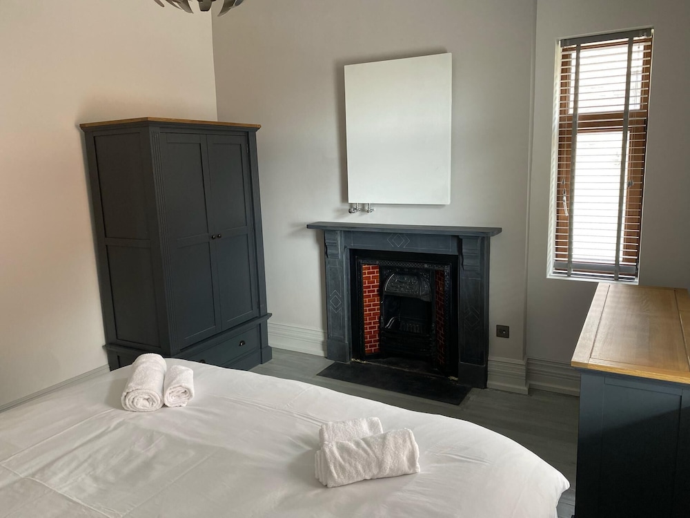 Seaside Retreat at Port Talbot view 4