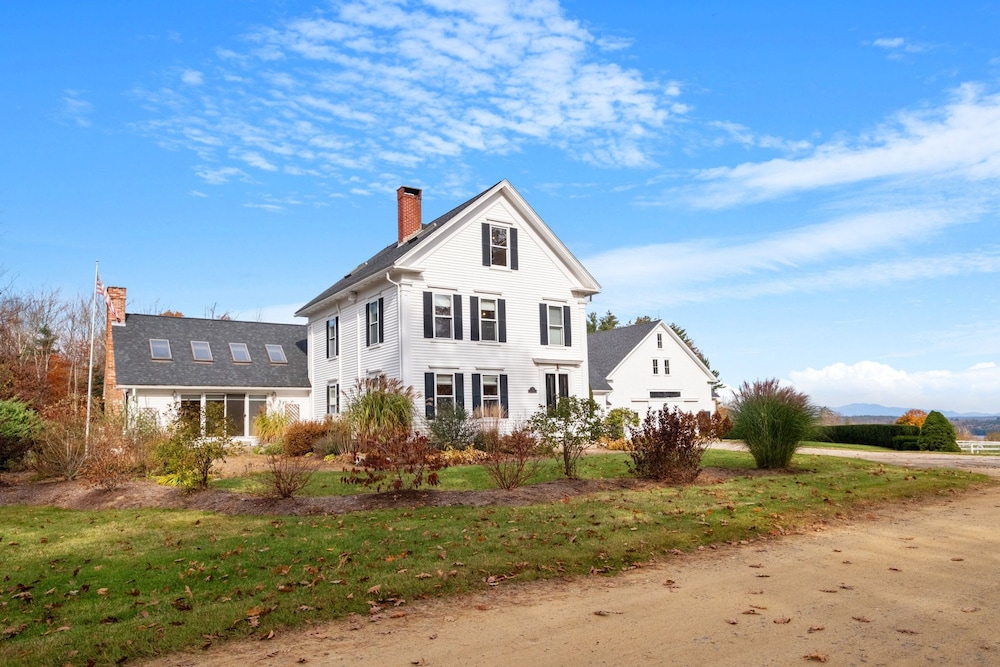 Cozy Stay w Fireplace Near Gunstock Laconia