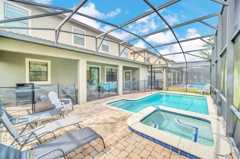 Incredible Pool Spa & Game Room Private Home! 6 Bedroom Villa