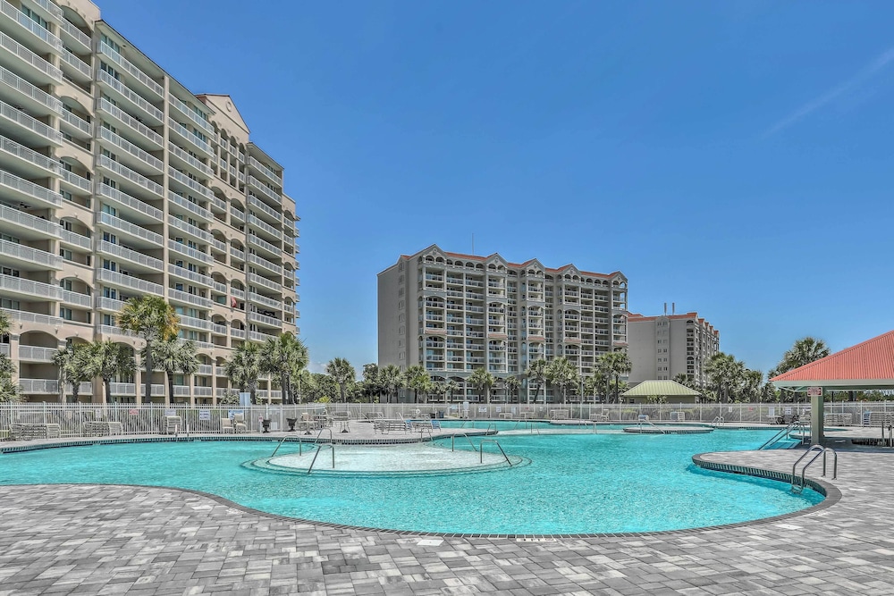 Pool + Shuttle to Ocean! North Myrtle Beach Escape