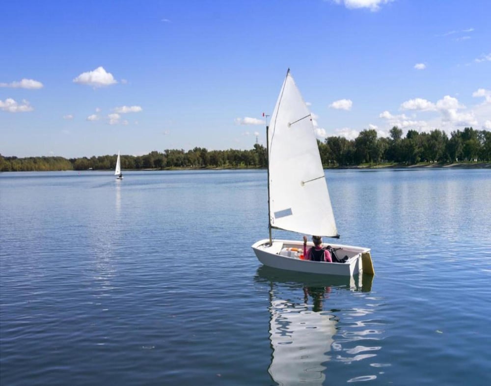 Serene Luxe Lakeside Stay