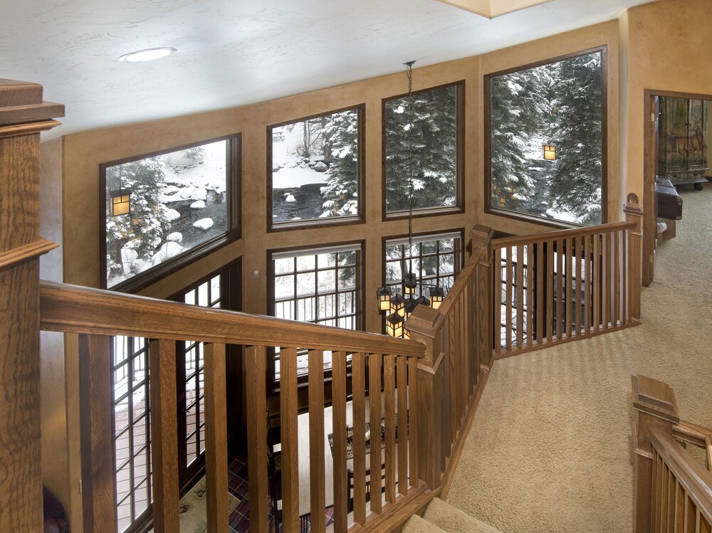 Alpine Creek #6 4 Bedroom Home by RedAwning