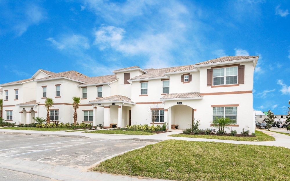 T1573 Brand new Luxury 5 Bedrooms Townhome
