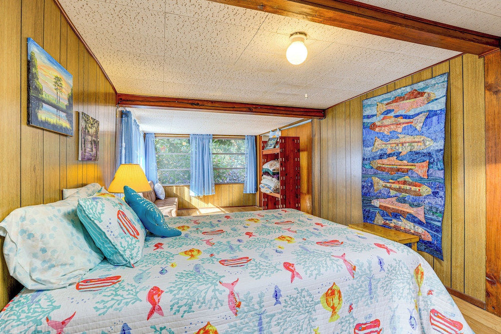 Boathouse w/ Screened Porch: Riverfront Escape!