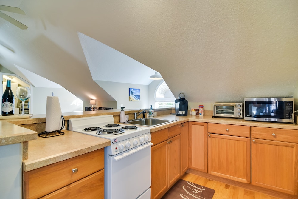 Peaceful Palm Harbor Studio: 4 Mi to Beach! view 5