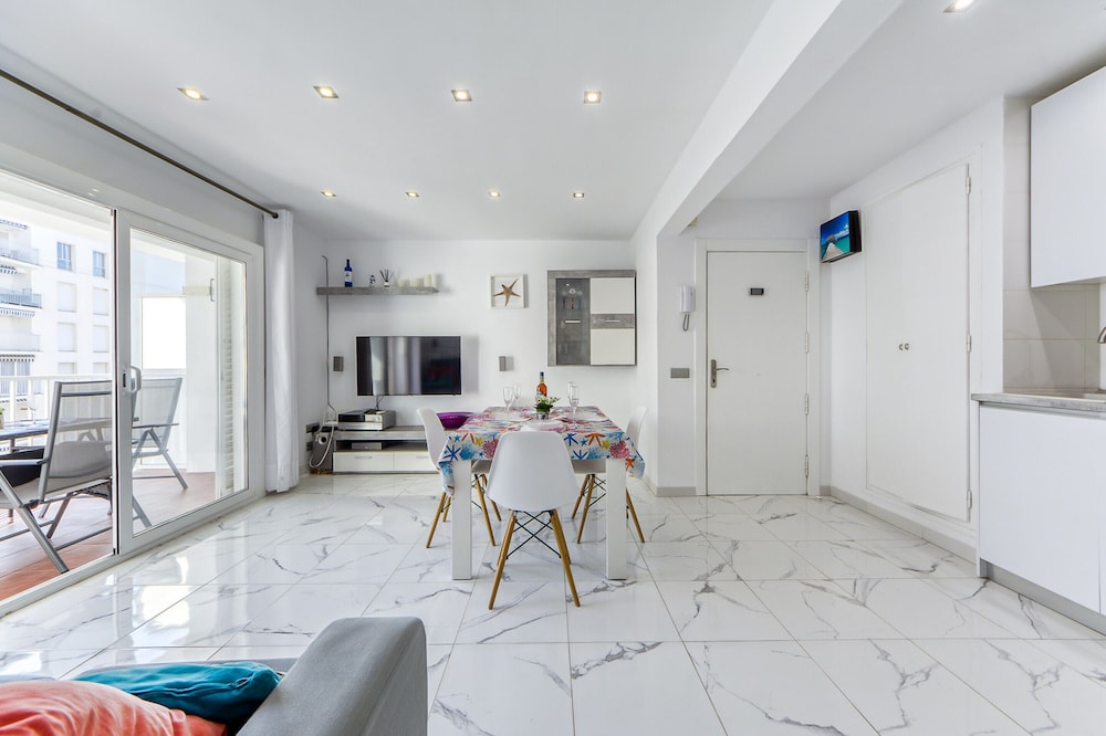 Apartment in Roses With Stunning Beachfront Views