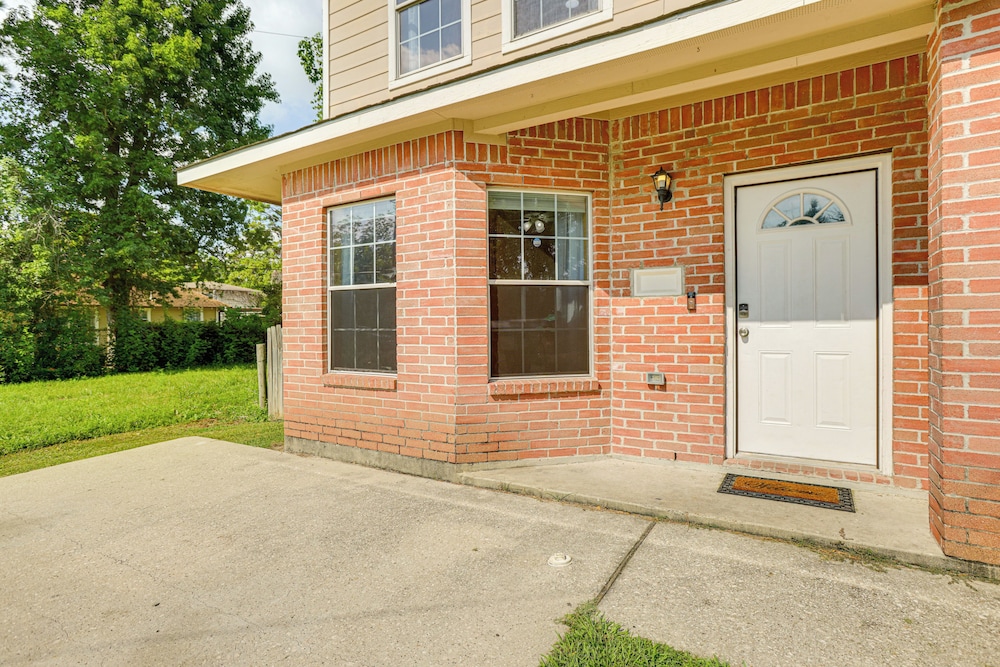 11 Mi to Dtwn Houston: Pet-friendly Home w/ Yard!