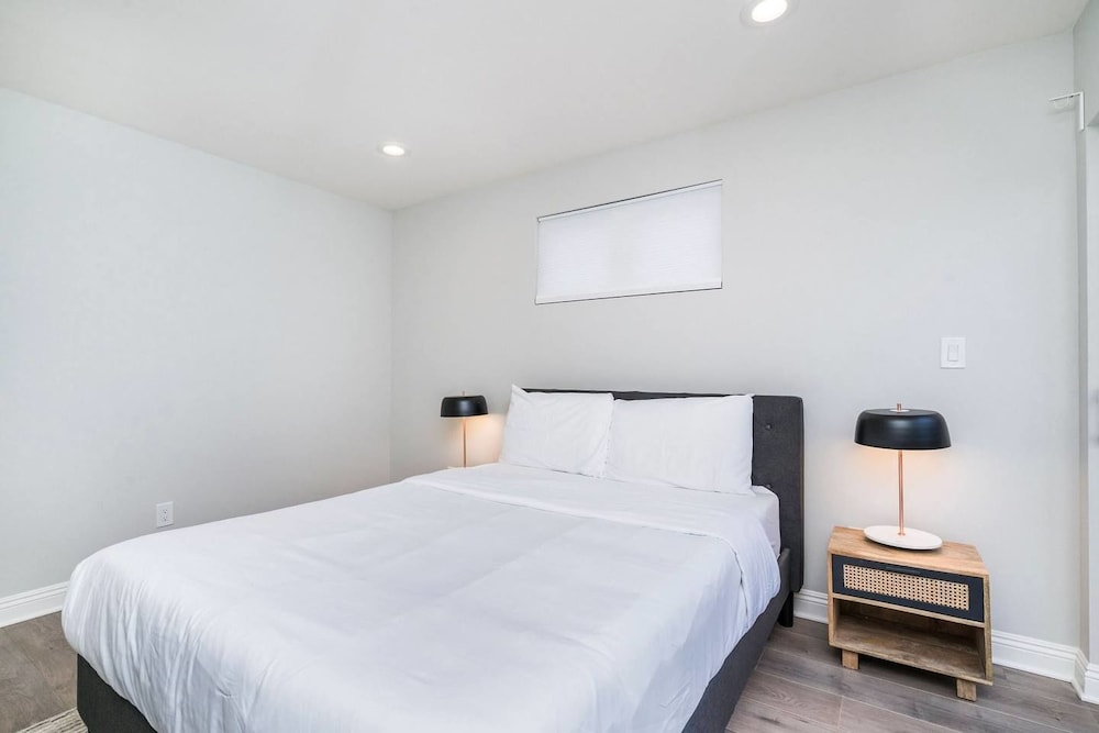Brand NEW Luxury Modern 3bdr Townhome In Silver Lake — Los Angeles photo 3