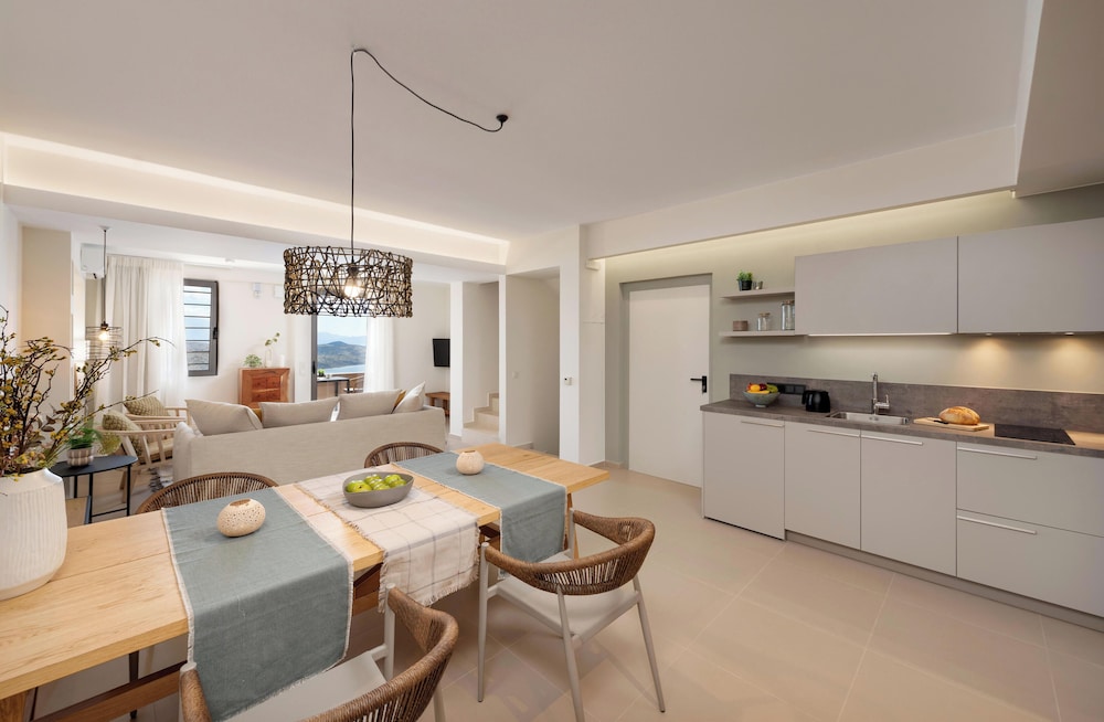 Notiko villas