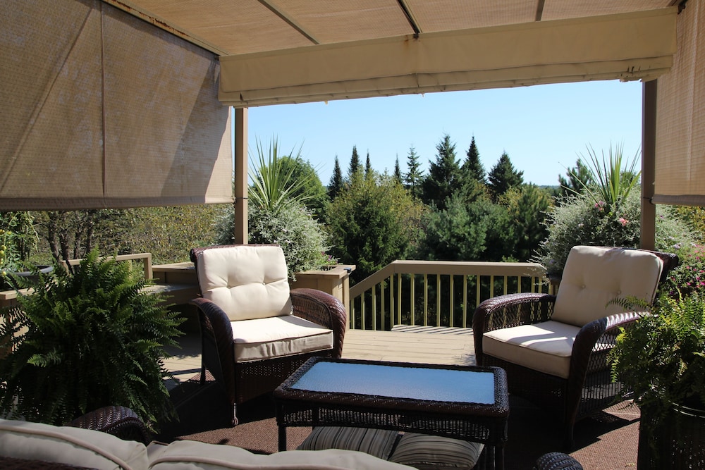 Jewel on the Hill Bed & Breakfast