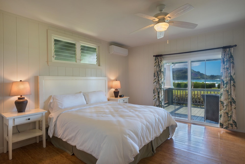 Hanalei Nalu in Hanalei