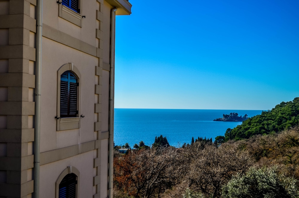 St. George Apartments and Villa with pool