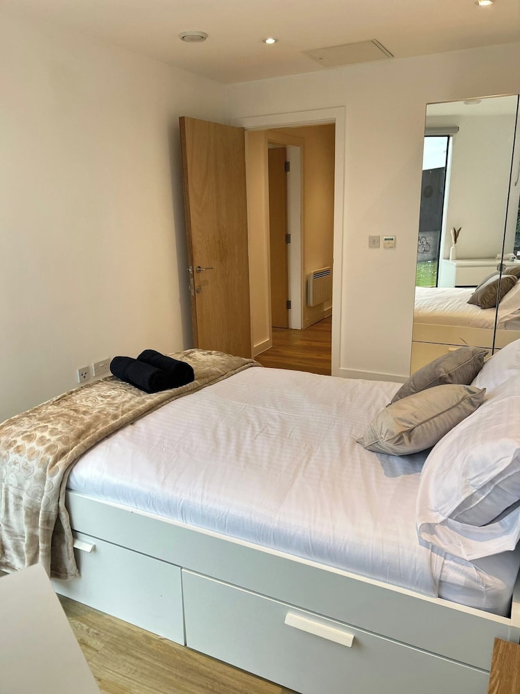 City Apartment-gym-terrace-games Room-free Parking