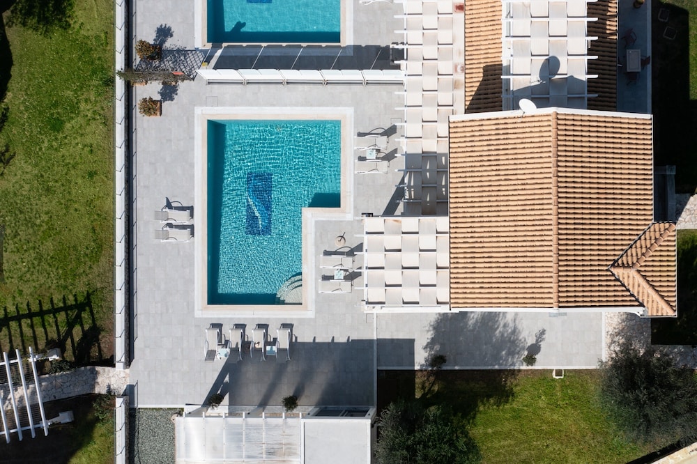 MCN Villas by Whitedreamvillas
