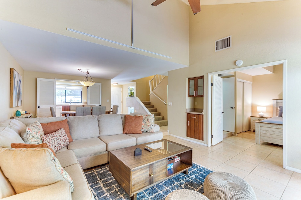 Resort-style Palm Springs Townhome w/ Pool Access
