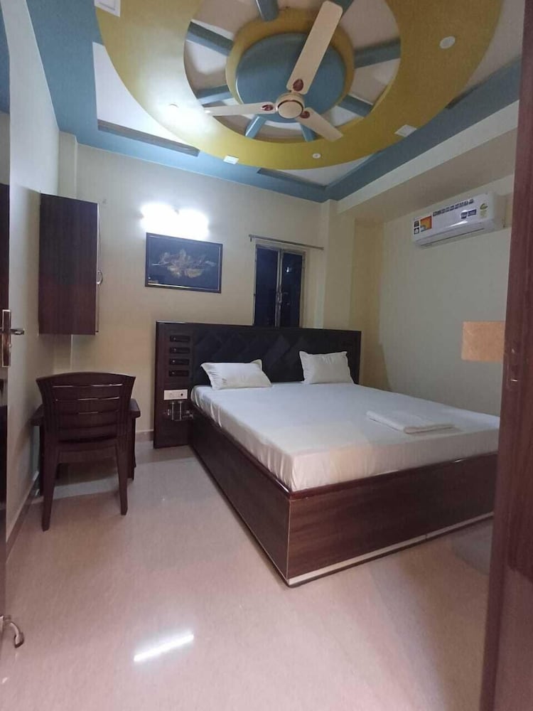 Hotel Pragati palace