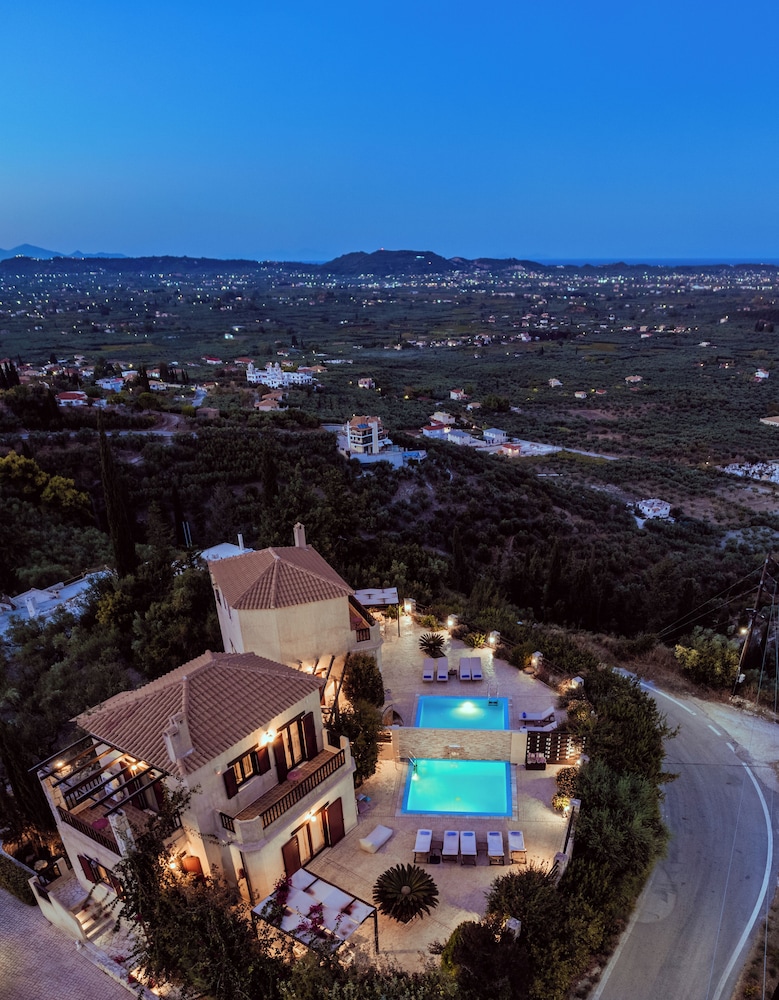 Amorosa Villas