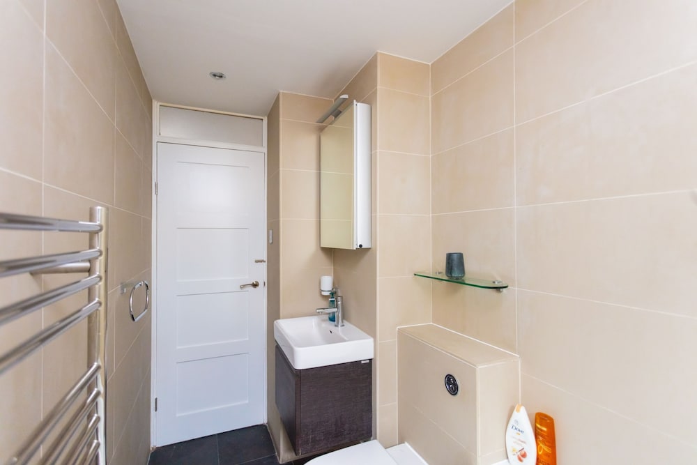 Spacious Central 3 Bedroom Apartment in Old Street