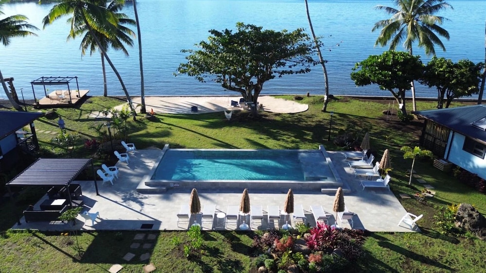 Sublime Tahiti Beach Retreat