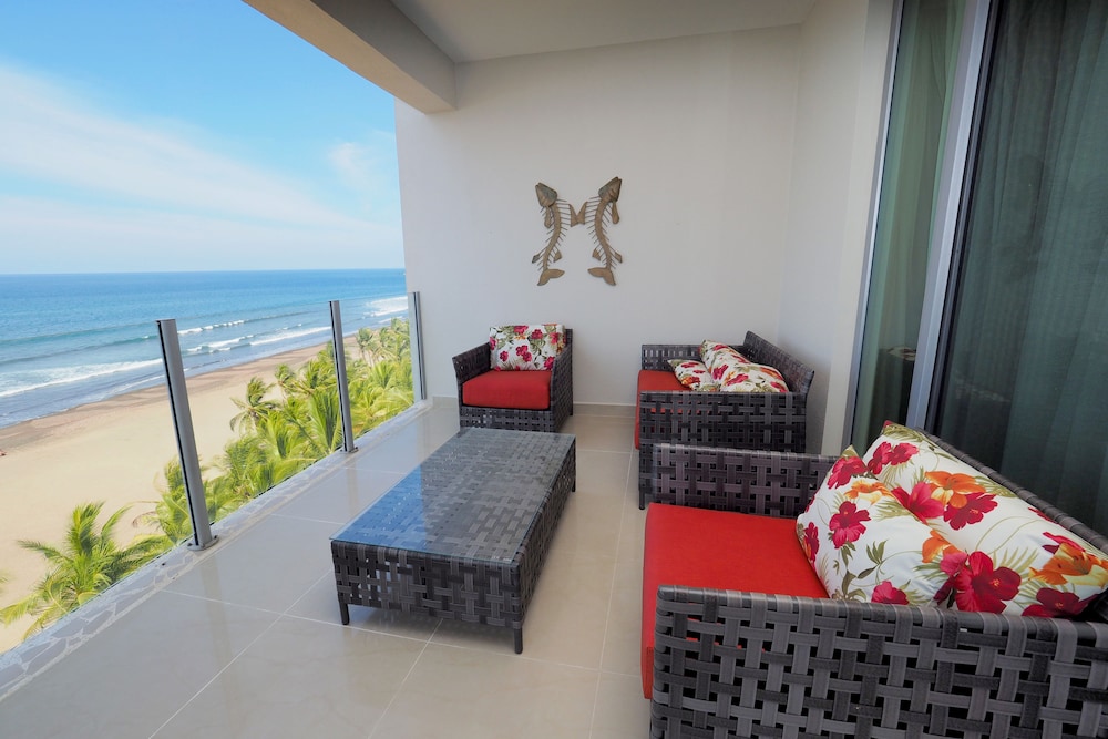 Condominio Diamante del Sol by CRHR