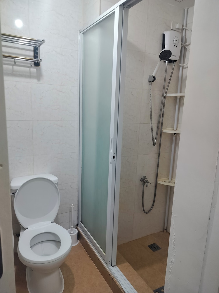 Cozy Condo in Quezon City With Private Pool