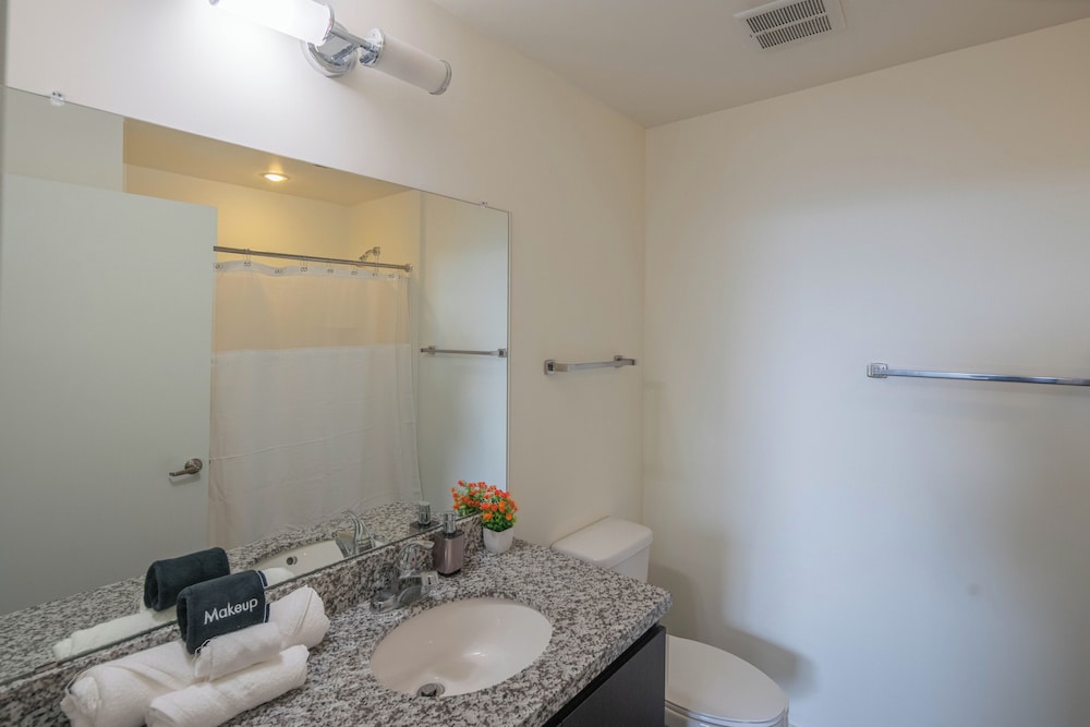 ROVE LIVING/KL - Roosevelt Point