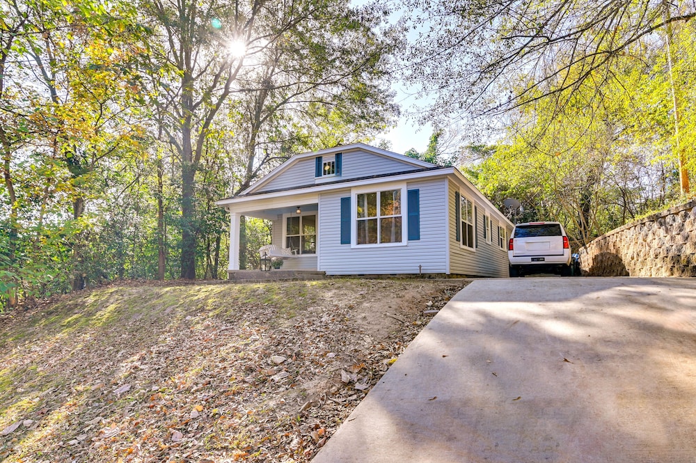 Oxford Vacations - Centrally Located Home  Steps to Oxford Square! - Property Image 6