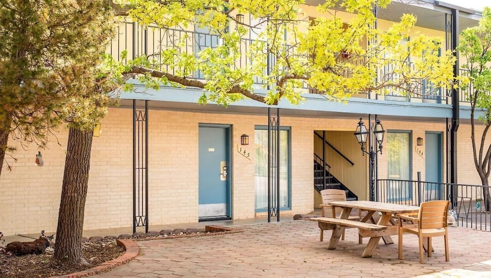 Orlando Vacations - Wayfarer Inn Woodward - Property Image 7