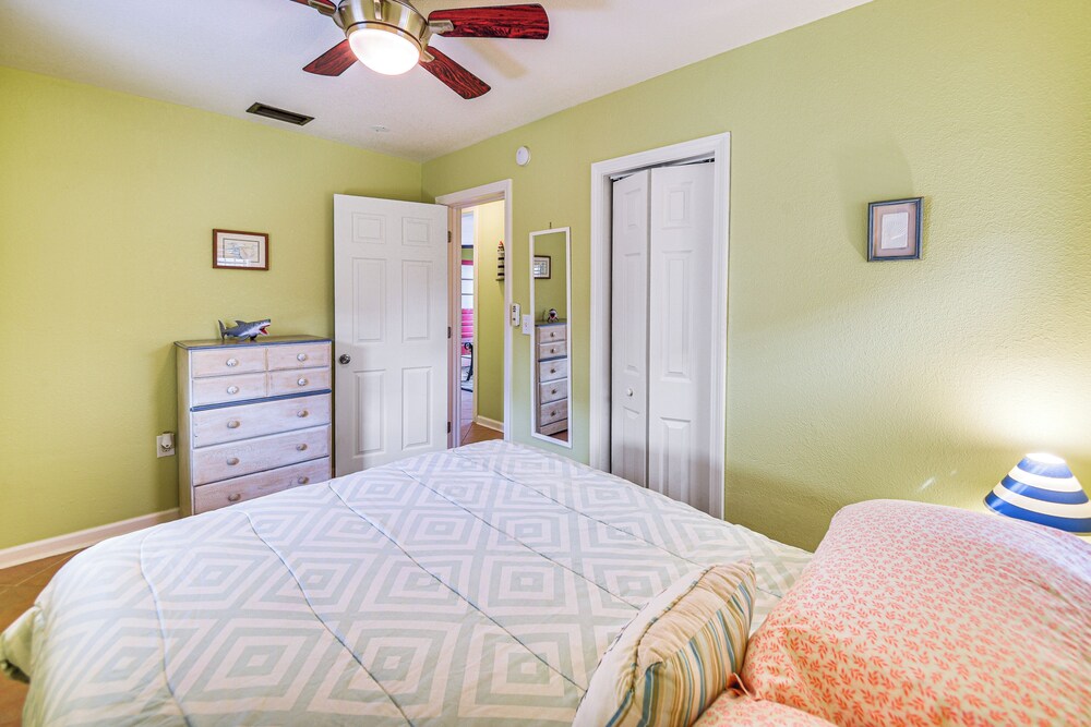 < 1/2 Mi to Beach Access + Pier: OBX Getaway