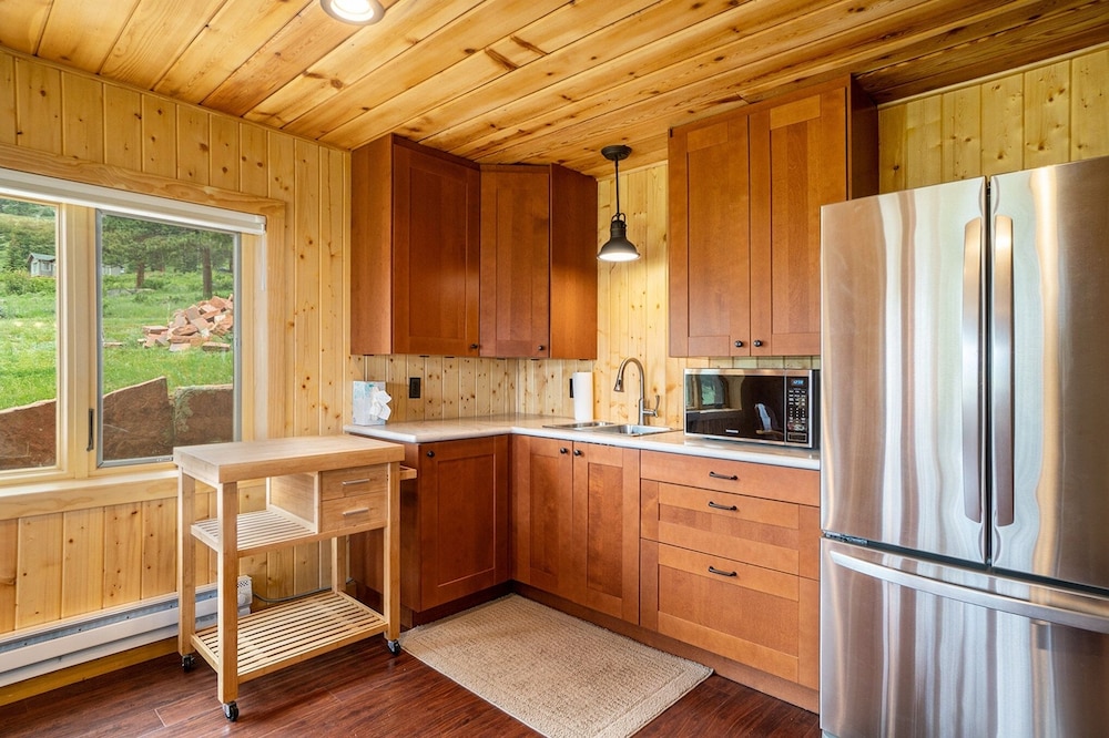 Frontier Mountain Retreat - Monthly Long-term Vacation Rental 30 Days Minimum -- Estes Park 1 Bedroom Apts by RedAwning - Property Image 26