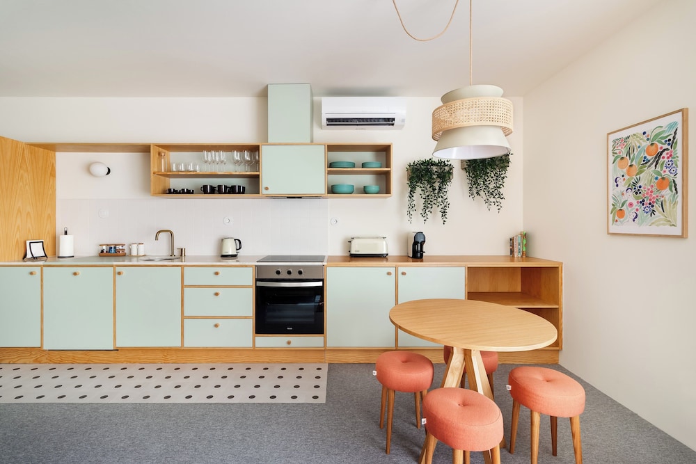 Alegr3 · Trendy & Charming Apartment