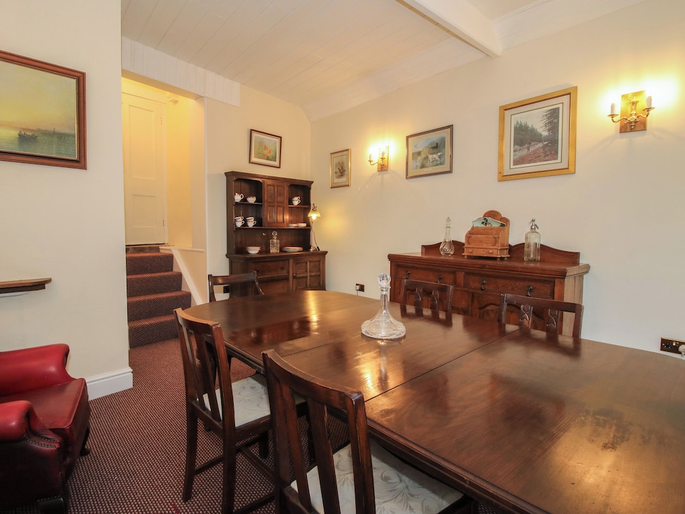 34 The Wharfage