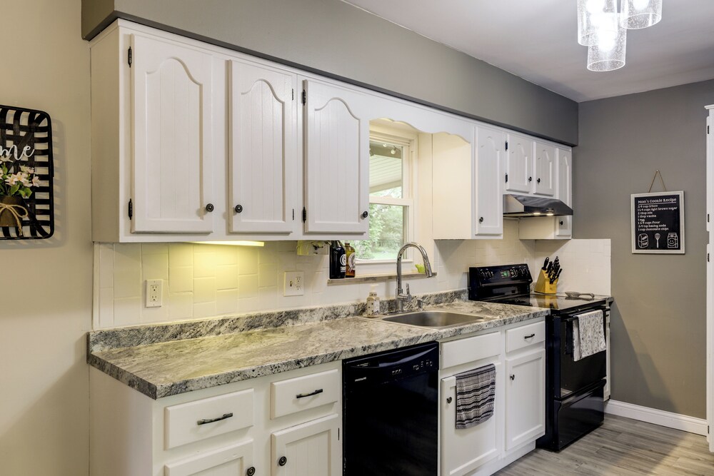 10 Mi to Dtwn Cincinnati: Home w/ Patio & Yard!