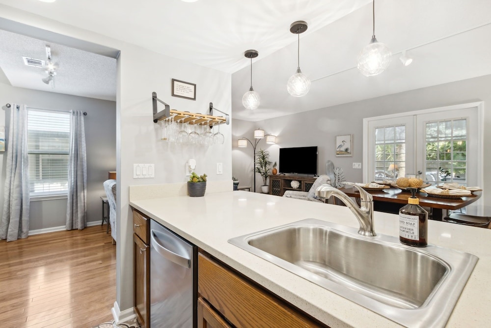 2754 1st Ave. A 2 Bedroom Duplex