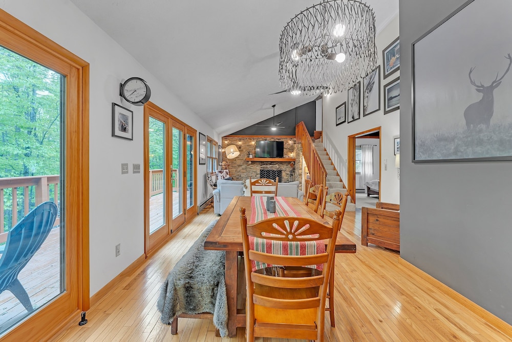 Modern Mountain Retreat Near Dolly Sods & Skiing 3 Bedroom Home