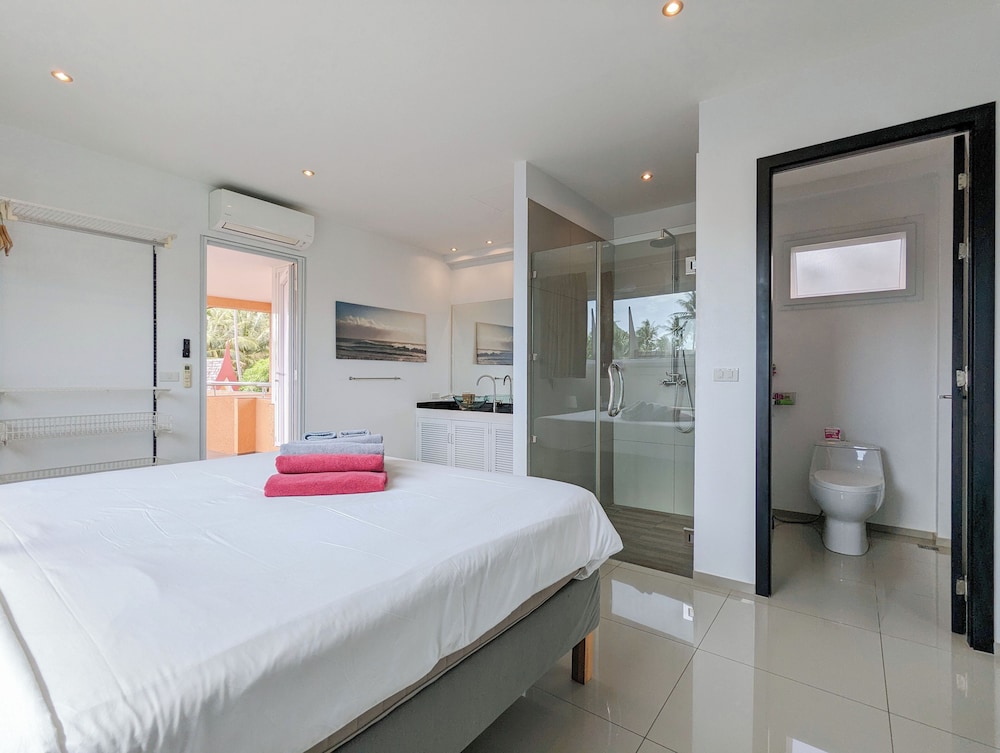 Poolside Apartments and Rooms