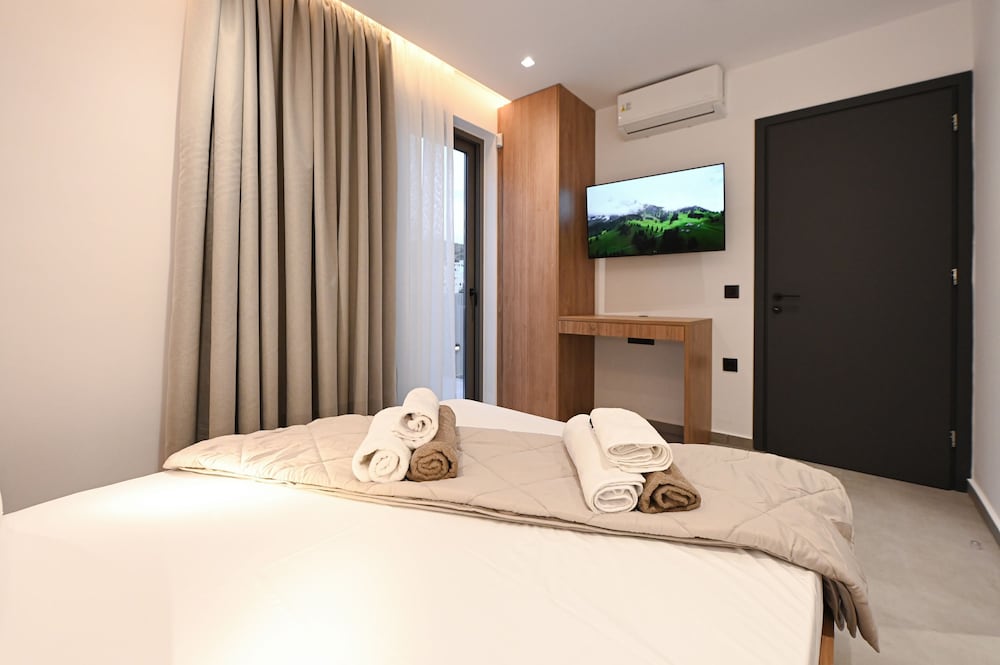 MGK Luxury Suites With a Private Pool Ligaria