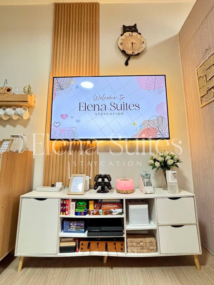 Aesthetic Cozy Stay With Ps4, Netflix & Coffee Nook - Elena Suites Staycation